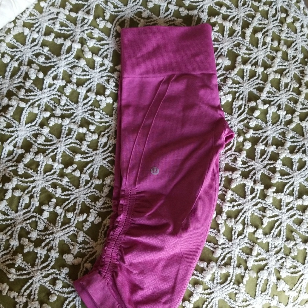 Lululemon raspberry crop stretch pants 6